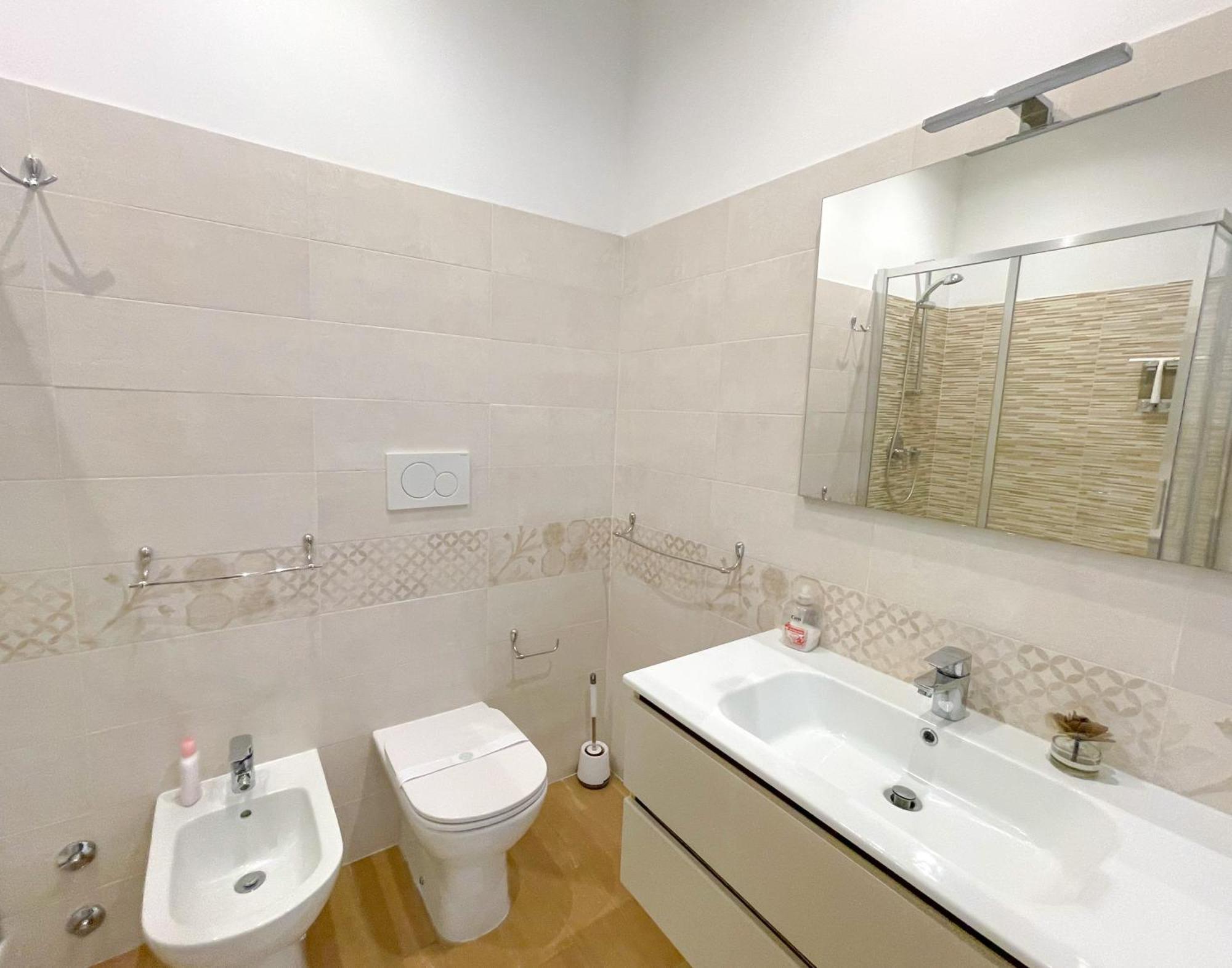 The Shabby House - Charming Seaside Retreat In Central Anzio, Steps From Beach And Train Station Luaran gambar
